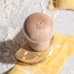 La Gondola Professional Ravioli Stamp Mezzaluna In Brass -Cooking Tools Store la gondola professional ravioli stamp mezzaluna in brass la gondola 144906