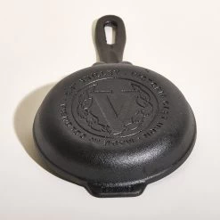 Victoria Cast-Iron Mini Skillet